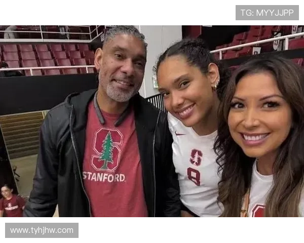 足球巨星带儿女出镜 温馨家庭时刻引发网友热议