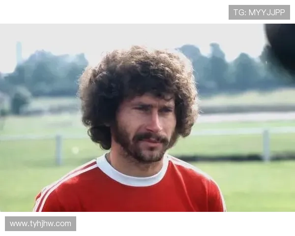 足球百大球星全揭秘 哪些传奇人物占据榜单前列引发热议